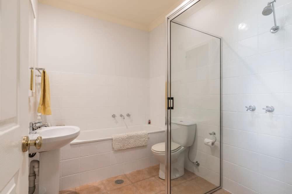 3 Bdrm 2 Bthrm House Close To Canberra Cbd & Anu ภายนอก รูปภาพ