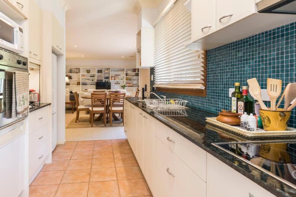 3 Bdrm 2 Bthrm House Close To Canberra Cbd & Anu ภายนอก รูปภาพ