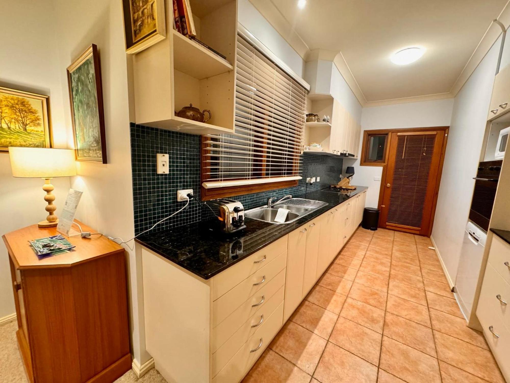 3 Bdrm 2 Bthrm House Close To Canberra Cbd & Anu ภายนอก รูปภาพ